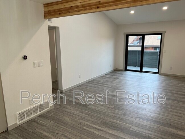 Foto del edificio - 7080 W 20th Ave