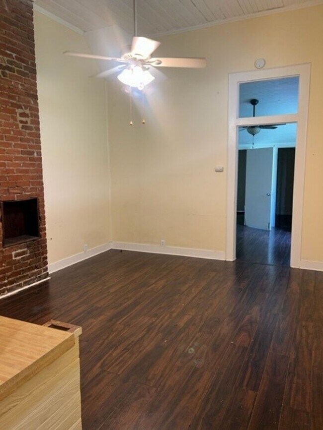 Building Photo - 422 Bouny St