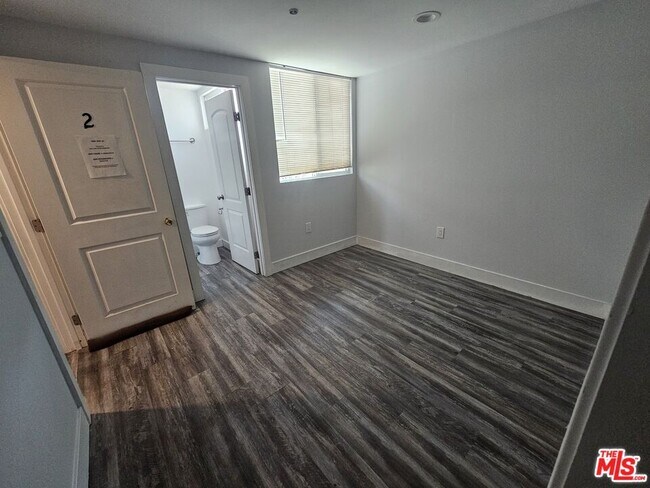 Building Photo - 1606 W 36th Pl