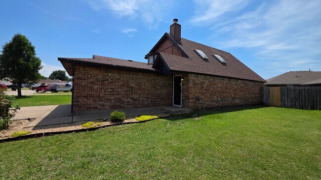 Foto del edificio - 3 Bed 2 Bath in Moore School District!