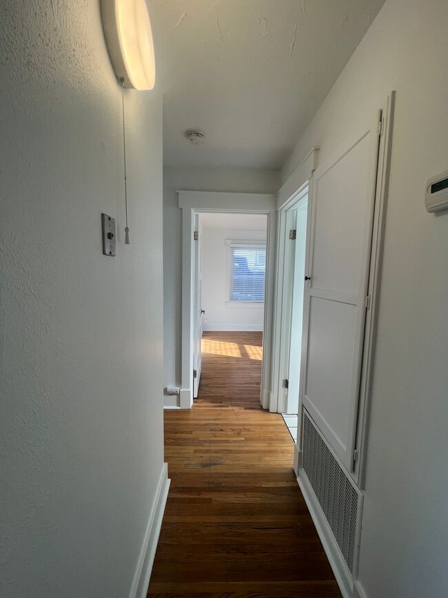 Building Photo - Recently Renovated Provo Home