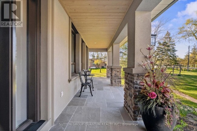 Photo du bâtiment - 14432 Innis Lake Rd