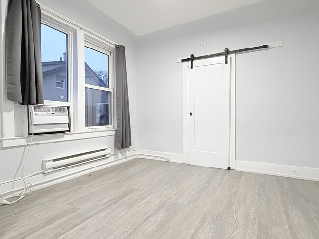 Building Photo - 1495 Gladstone Ave