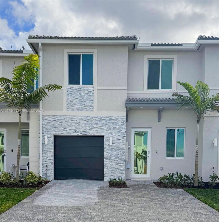 Foto principal - 632 SE 14th Ct