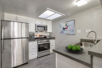 Building Photo - Blossom Hill