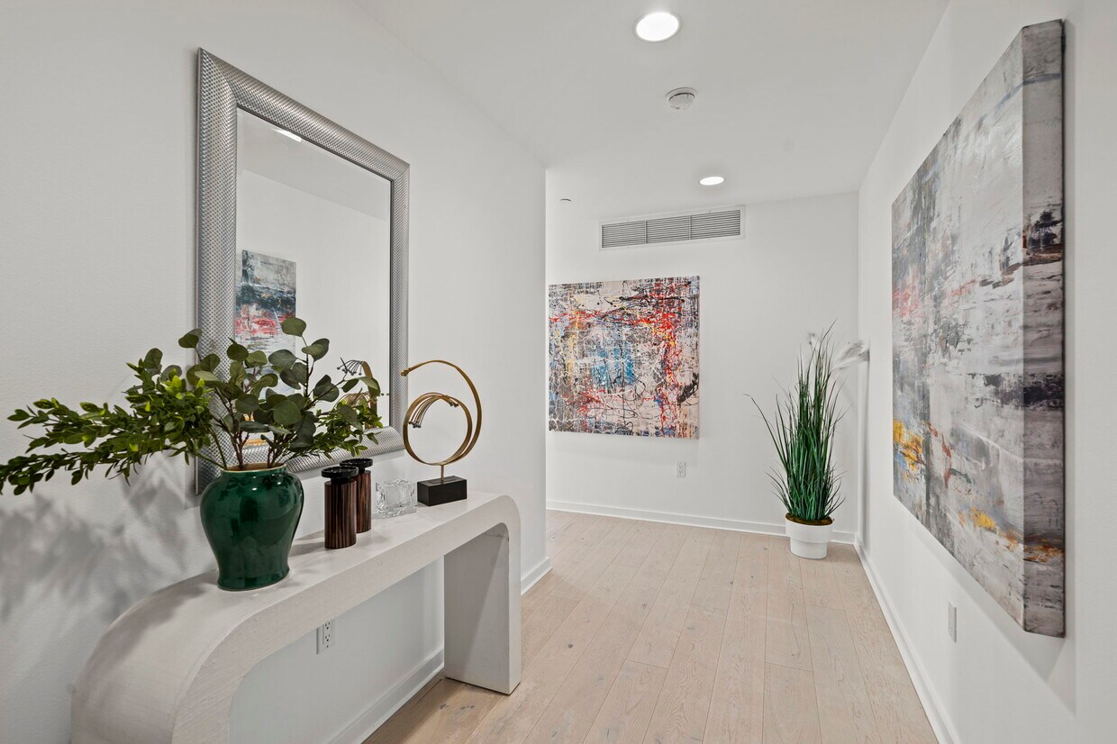 Foto principal - 630 Thomas L Berkley Way