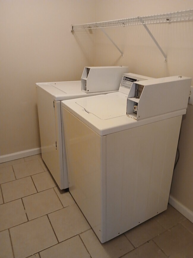 Foto del edificio - 321 E Mill St