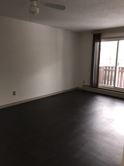 Photo du bâtiment - 1 Bed 1 Bath Unit in Edmonton, AB