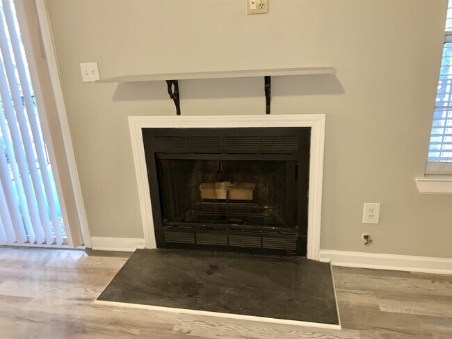 Building Photo - 204 Ridgefield Dr