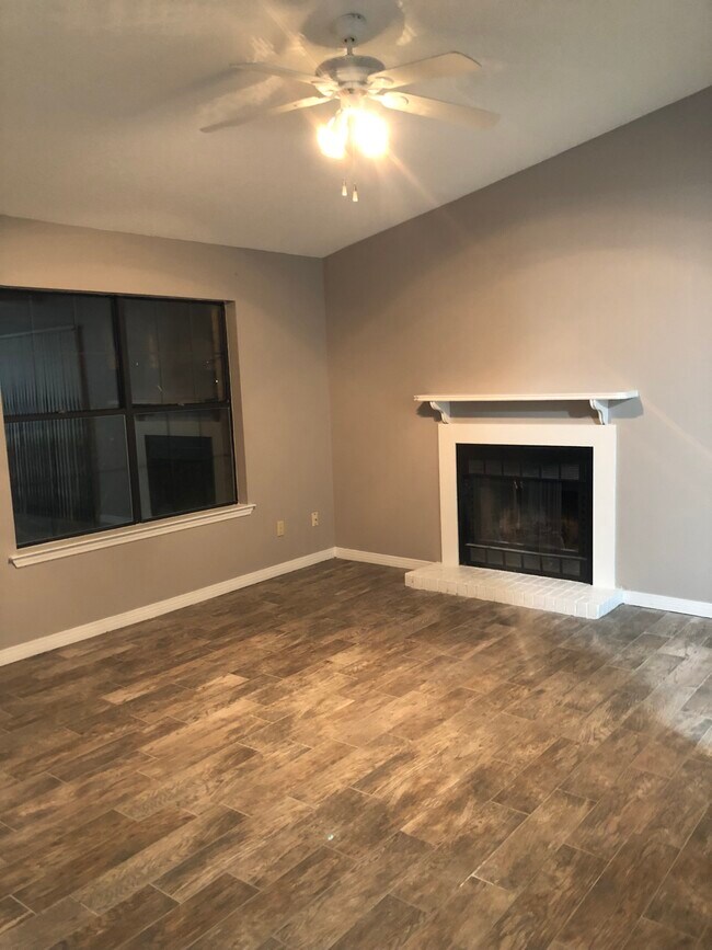 Living Room - 9345 Chisholm Rd