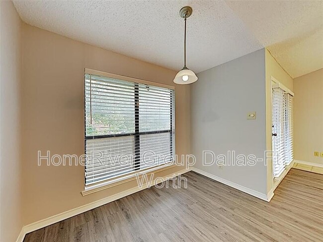 Building Photo - 2105 Calico Ln