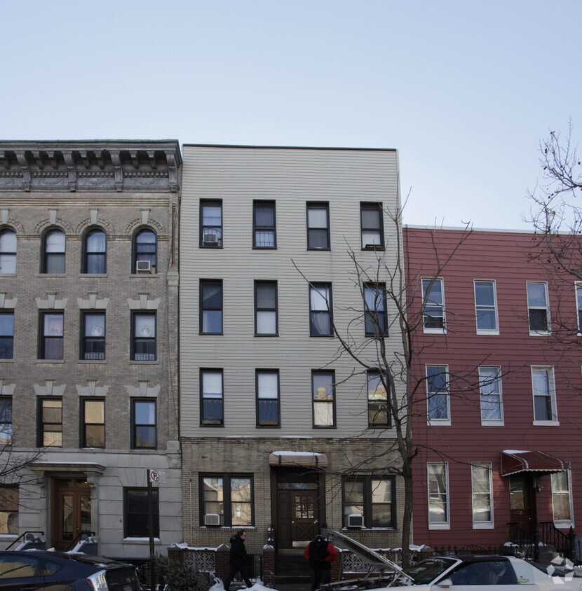 Building Photo - 174 Kent St