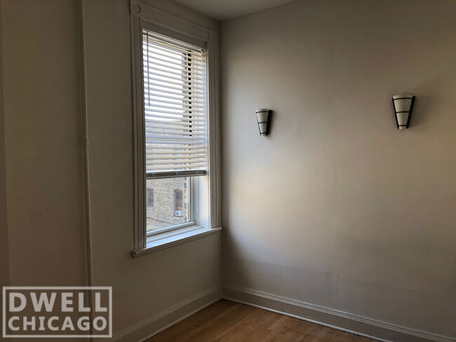 Foto del edificio - 1539 N Wells St