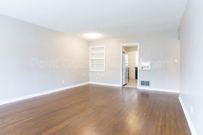 Building Photo - 6124 E Oakwood Dr
