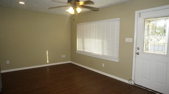 Foto del edificio - 705 Fairview Ave