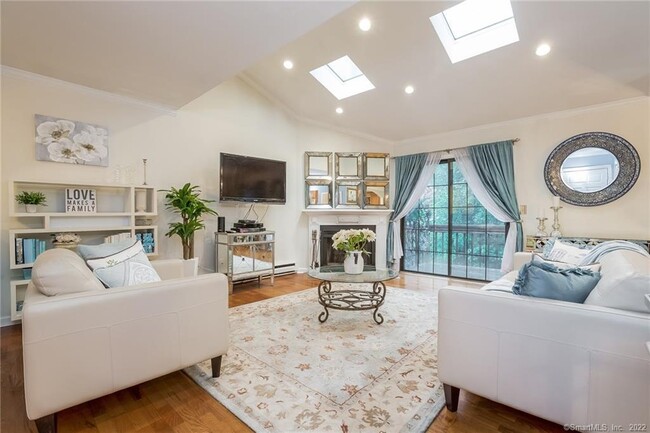 Building Photo - 197 Bridge St