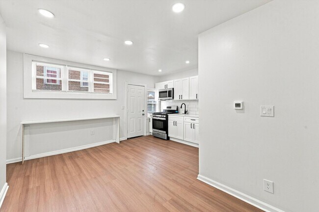 Foto del edificio - 6711 Linmore Ave