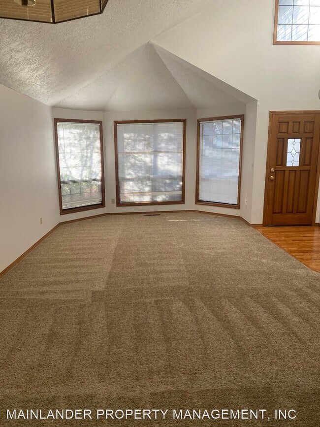 Building Photo - 3 br, 2.5 bath House - 10693 SW KENT ST