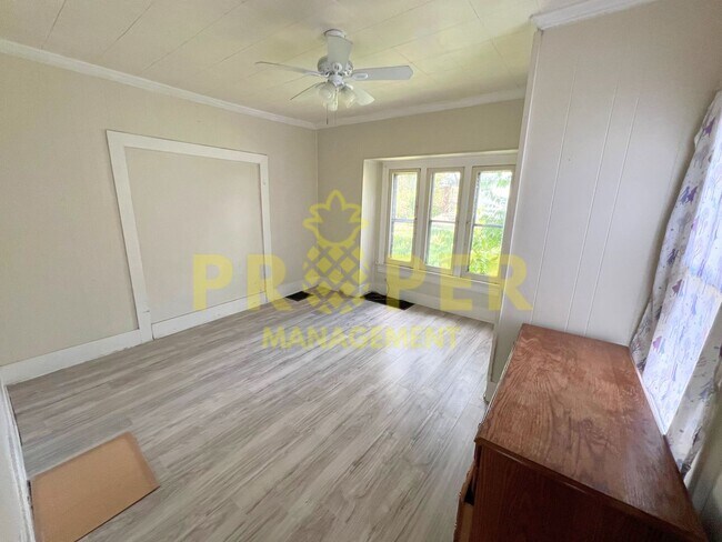 Building Photo - 4 bedrooms 2 bathrooms house for rent