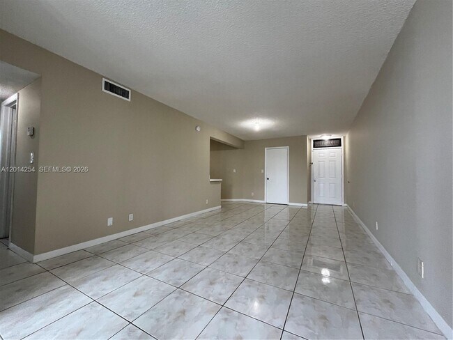 Foto del edificio - 212 Lake Pointe Dr