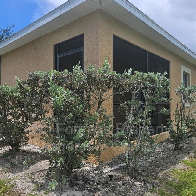 Building Photo - 19251 Tangerine Rd