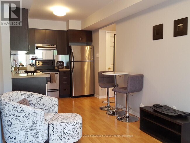 Photo du bâtiment - 4975 Southampton Dr