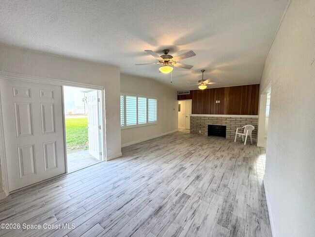 Foto del edificio - 249 Palm Ln