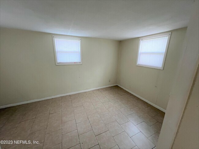 Foto del edificio - 8931 Devonshire Blvd