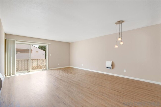 Foto del edificio - $3,400 - 3 Bed / 2 Bath Condo in Kearney Mesa