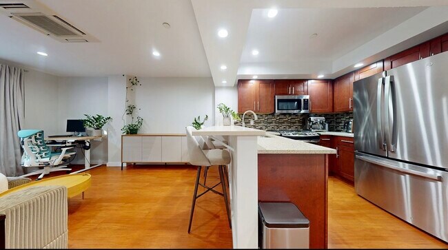 Foto del edificio - 2112 33rd St