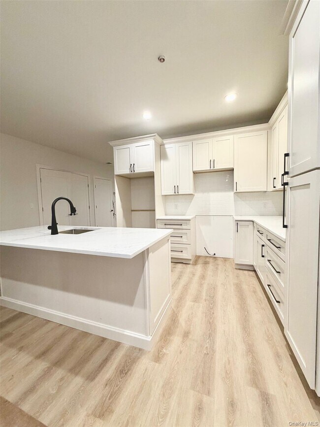 Foto del edificio - 905 Oakridge Cmns