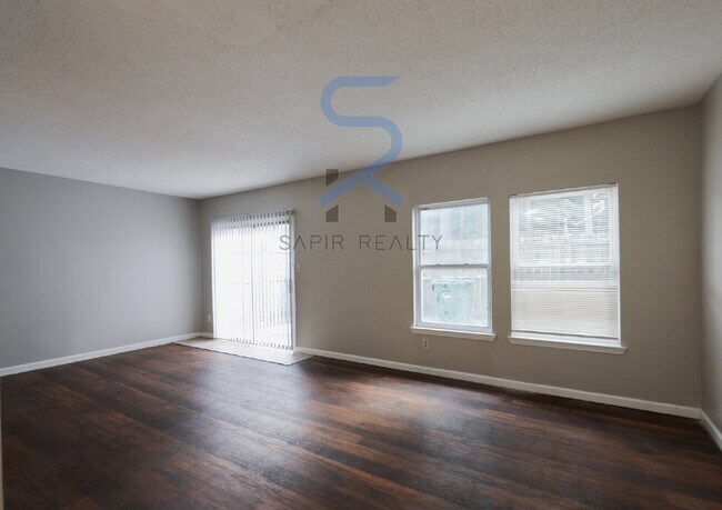 Foto del edificio - 2041 Oak Park Ln