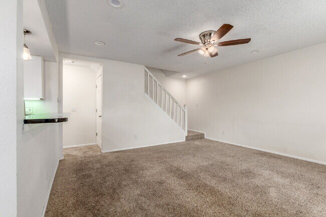 Foto del edificio - Lovely Three bed / Two bath for rent