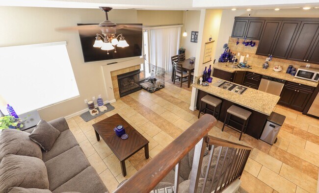 Building Photo - 2 Primary Suite Henderson Home With Commun...