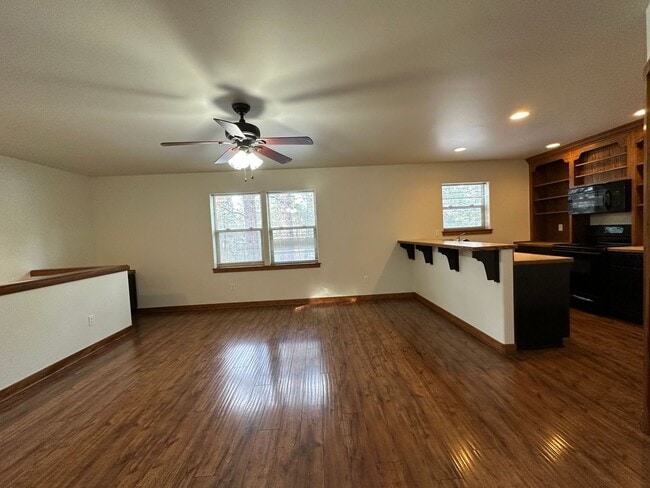 Building Photo - Peaceful 2-Bed Home on a Spacious 1-Acre Lot