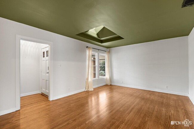 Building Photo - 1644 Ardath Ave