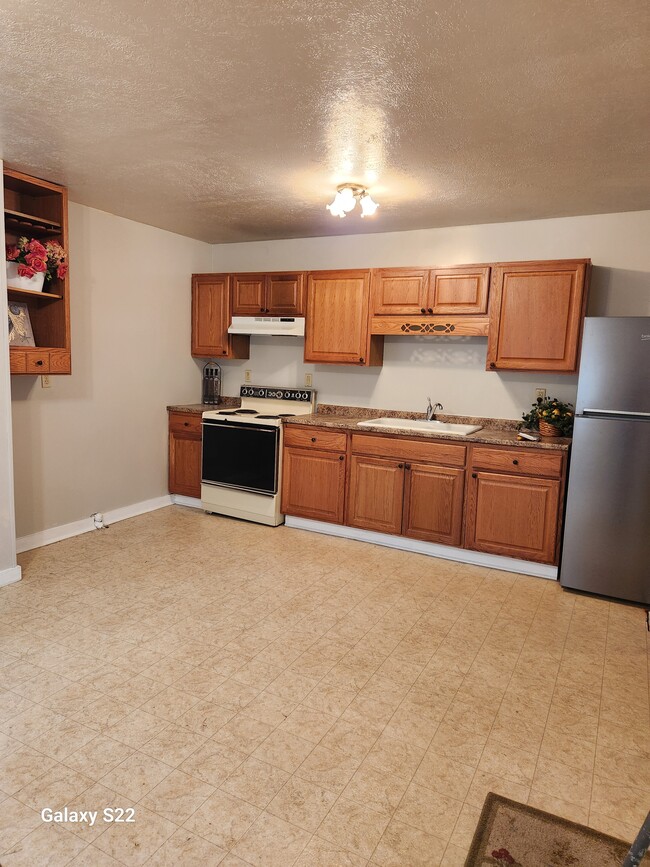 Kitchen - 3066 Glen Mawr St