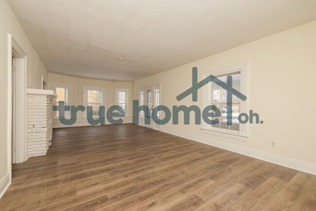 Foto del edificio - 130 Burgess Ave