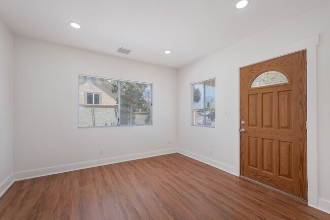 Foto del edificio - Fully Renovated 2BR/1BA Home with Modern Updates