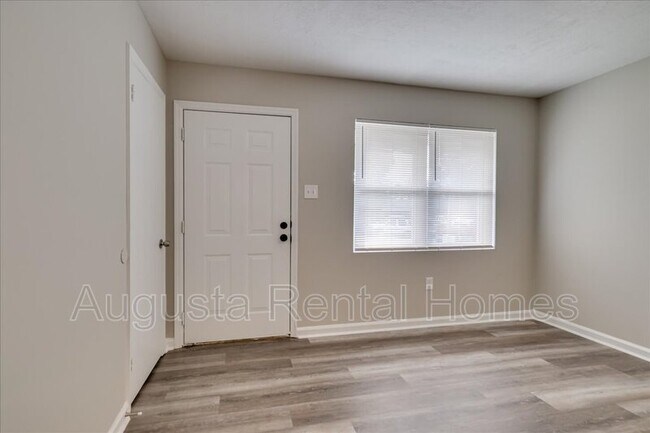 Building Photo - 3603 Columbine Dr
