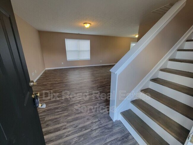 Foto del edificio - 268 Timber Hill Dr