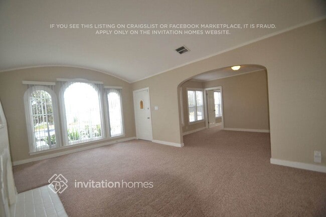 Building Photo - 2042 W 75th St