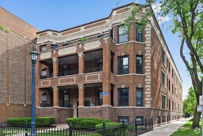 Building Photo - 1260 W Leland Ave