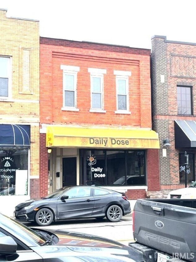 Primary Photo - 521 Broadway St