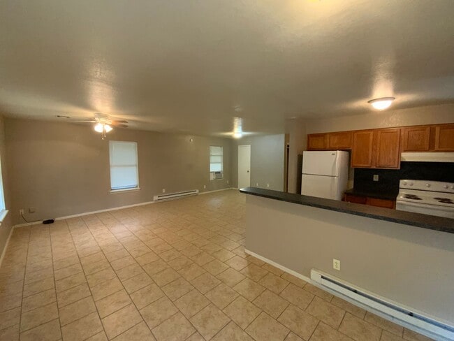 Building Photo - 2 bedroom 1 bath