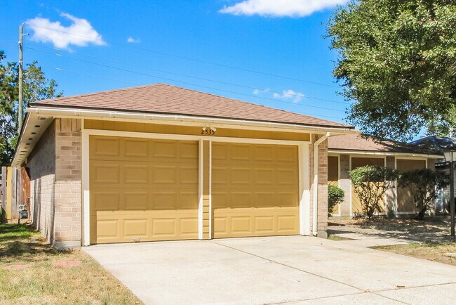 Foto del edificio - 2535 Goldspring Ln