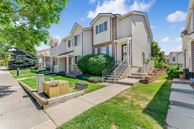 Foto del edificio - 2 bed / 3.5 bath / Aurora Townhome