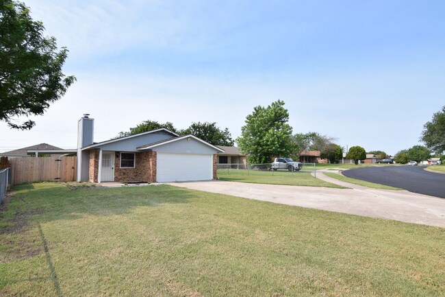 Foto del edificio - 3416 Chisholm Trail