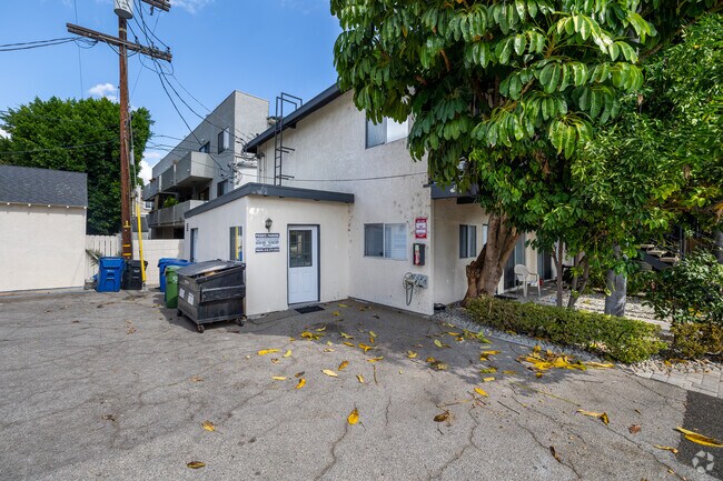 Alternar - 4437-4439 Vista Del Monte Ave