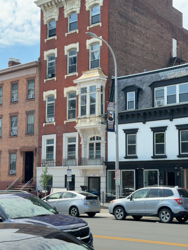 5 story building - 142 Washington Ave